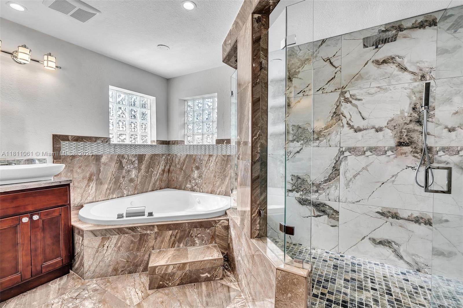 SILVER PALM LAKE - Residential