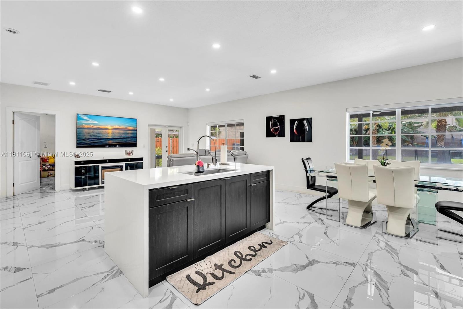 SILVER PALM LAKE - Residential