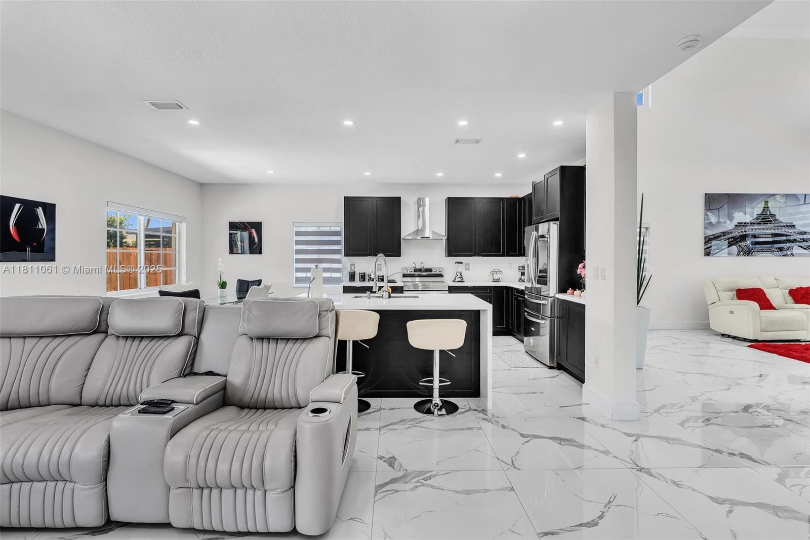 SILVER PALM LAKE - Residential