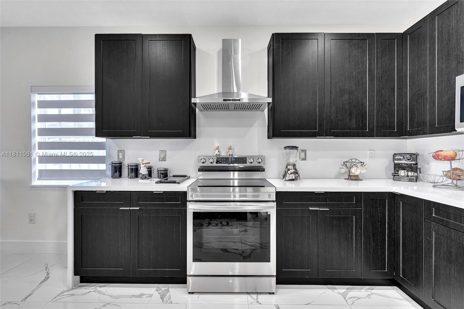 SILVER PALM LAKE - Residential