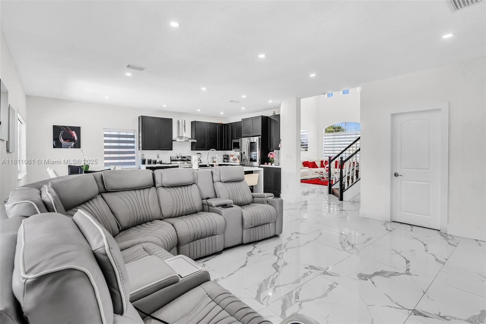 SILVER PALM LAKE - Residential