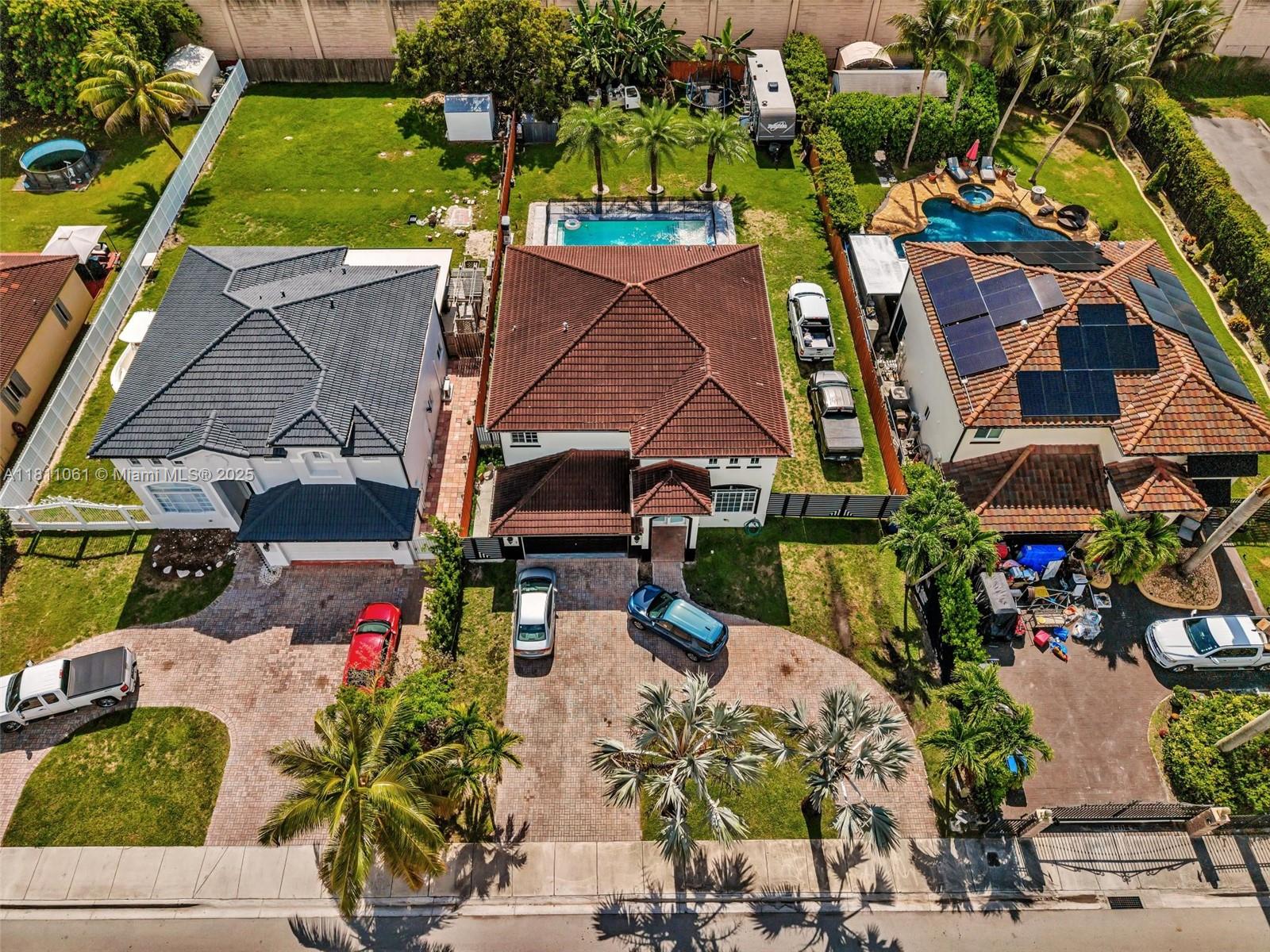 SILVER PALM LAKE - Residential