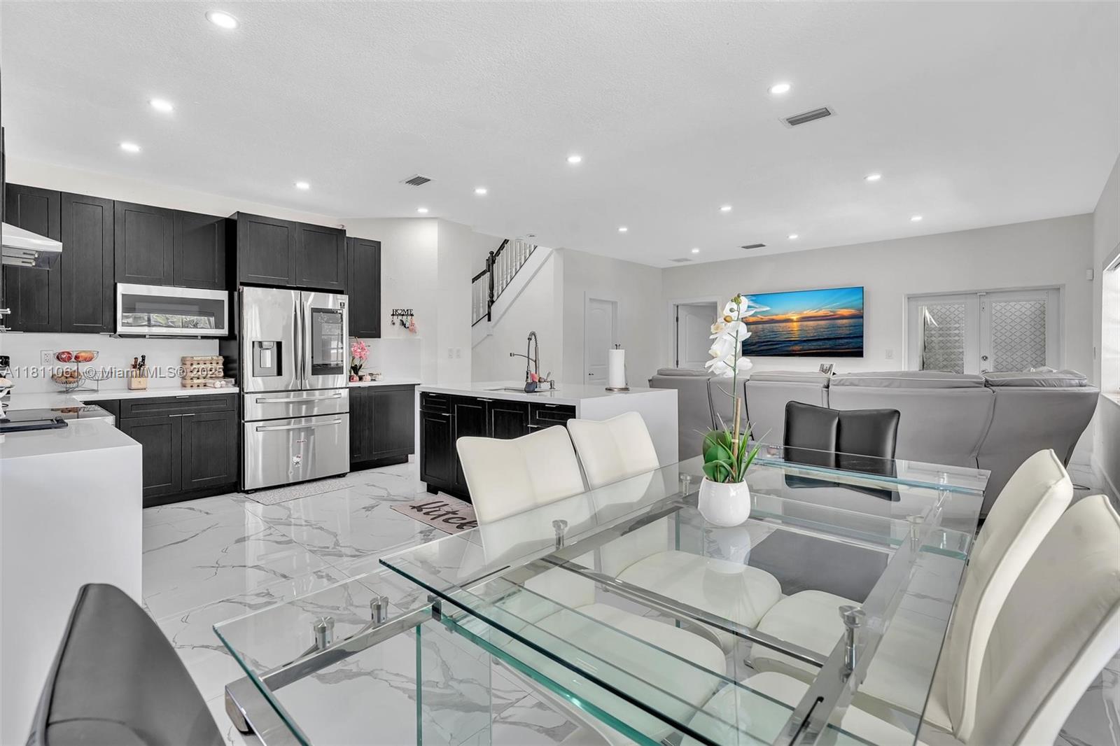 SILVER PALM LAKE - Residential