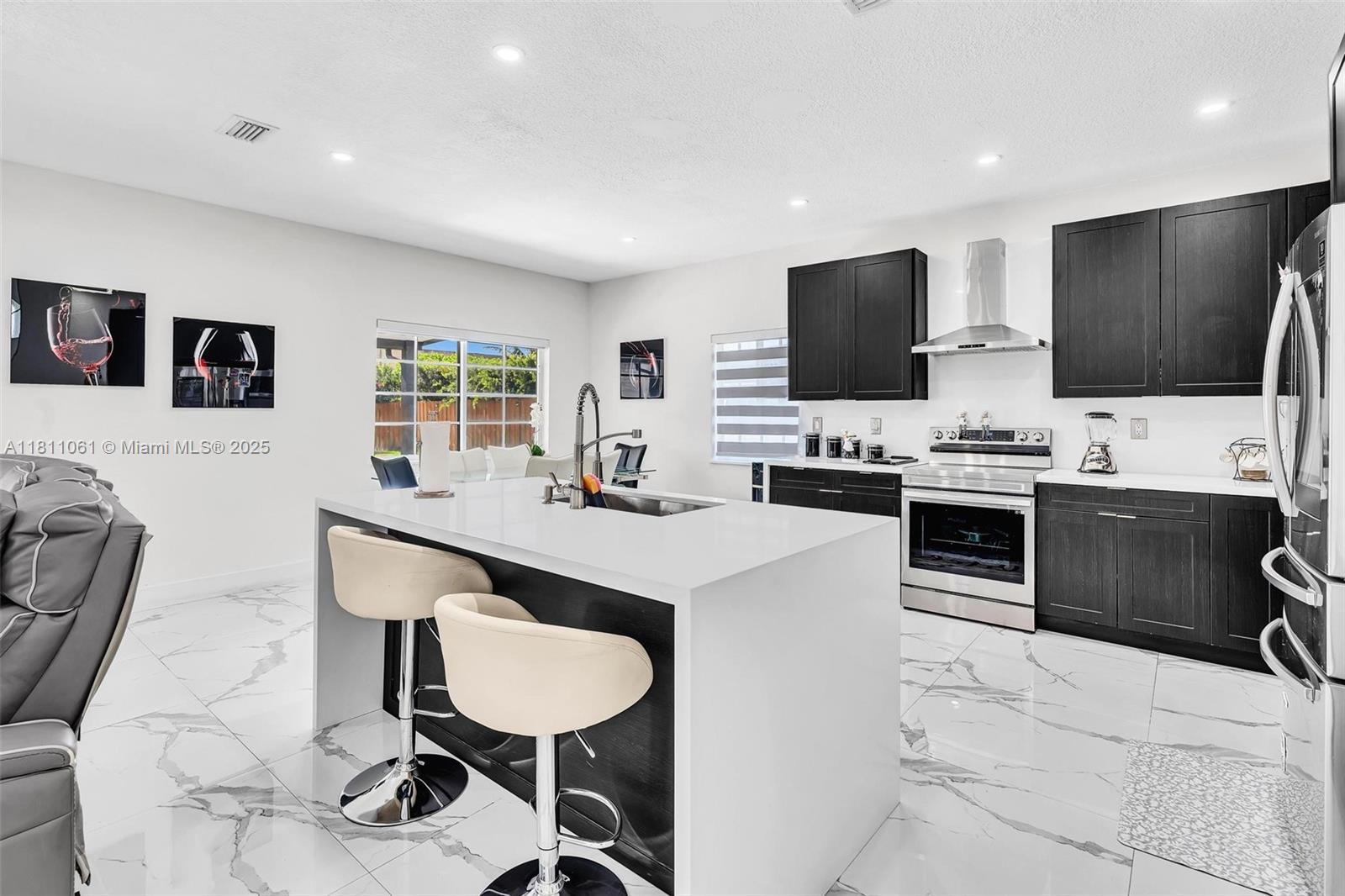 SILVER PALM LAKE - Residential