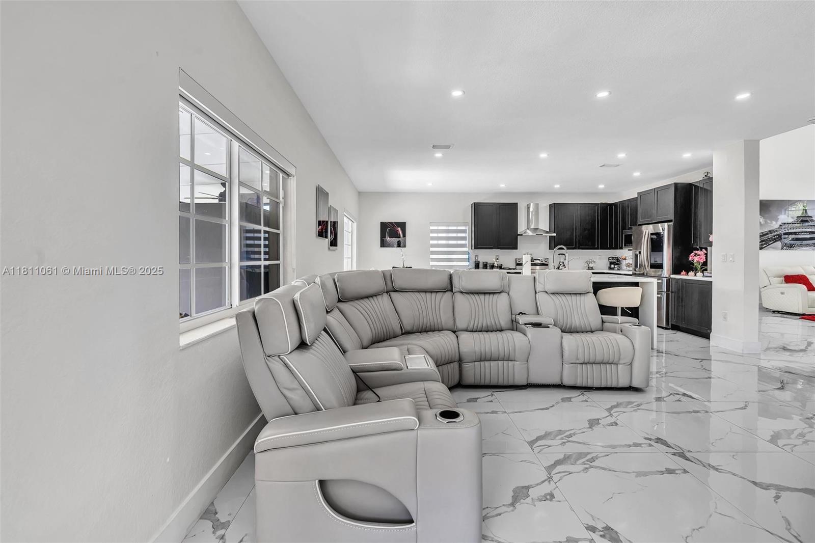 SILVER PALM LAKE - Residential