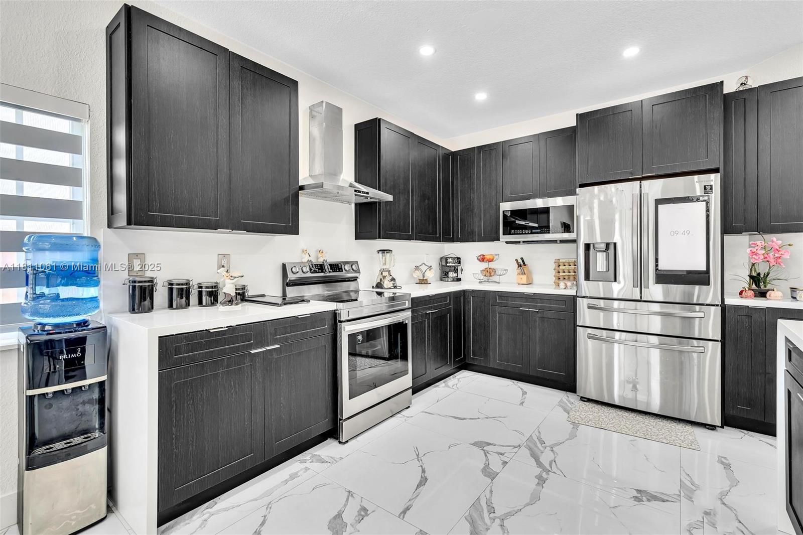 SILVER PALM LAKE - Residential