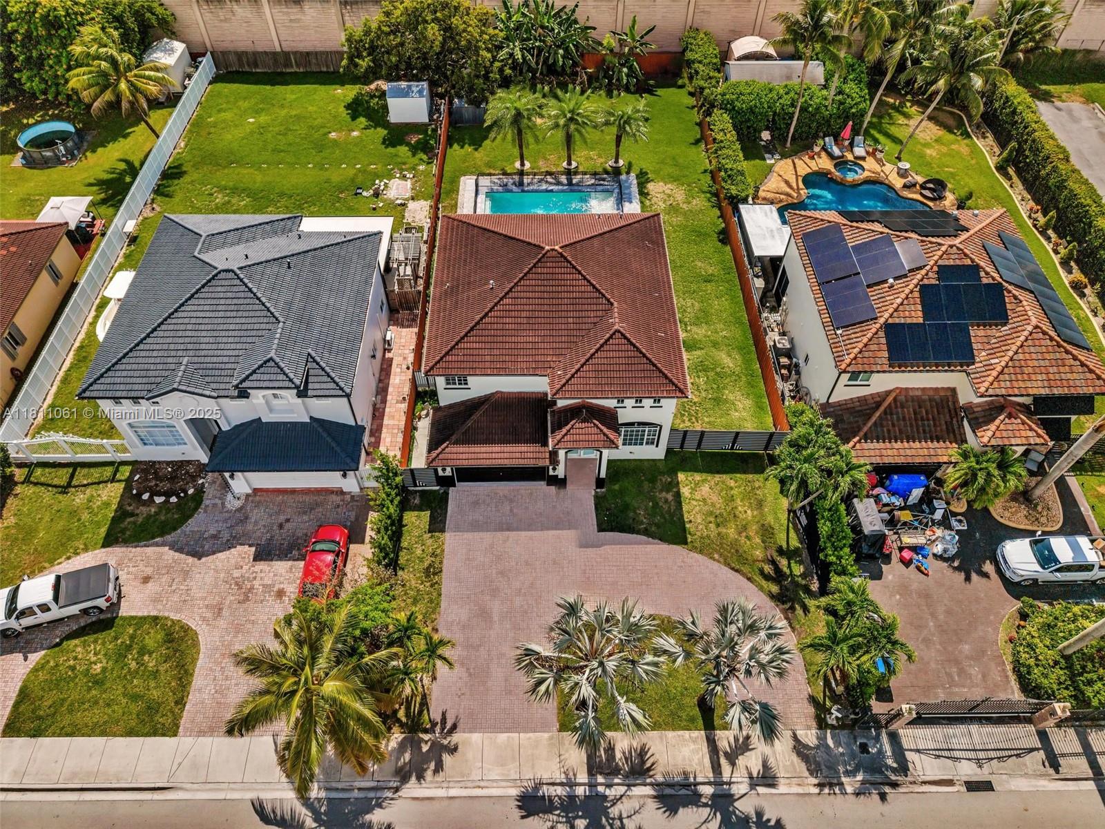 SILVER PALM LAKE - Residential