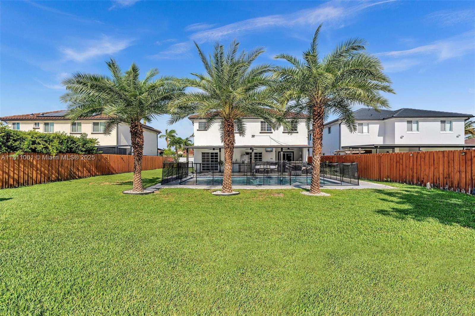 SILVER PALM LAKE - Residential