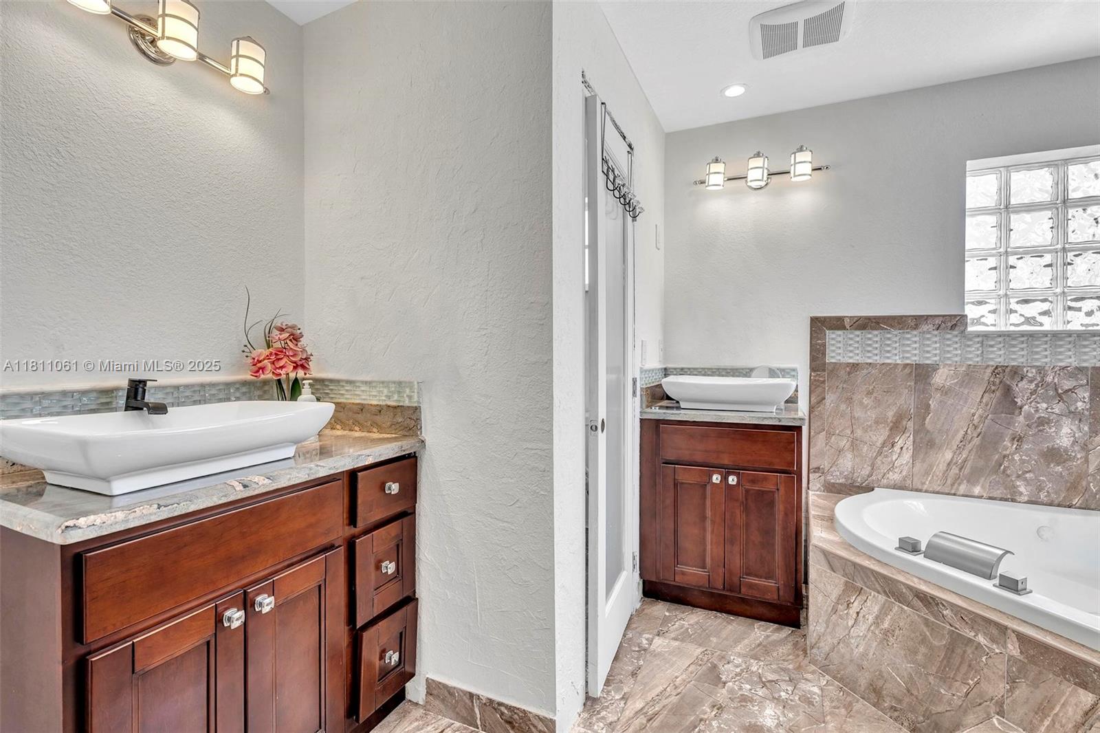 SILVER PALM LAKE - Residential