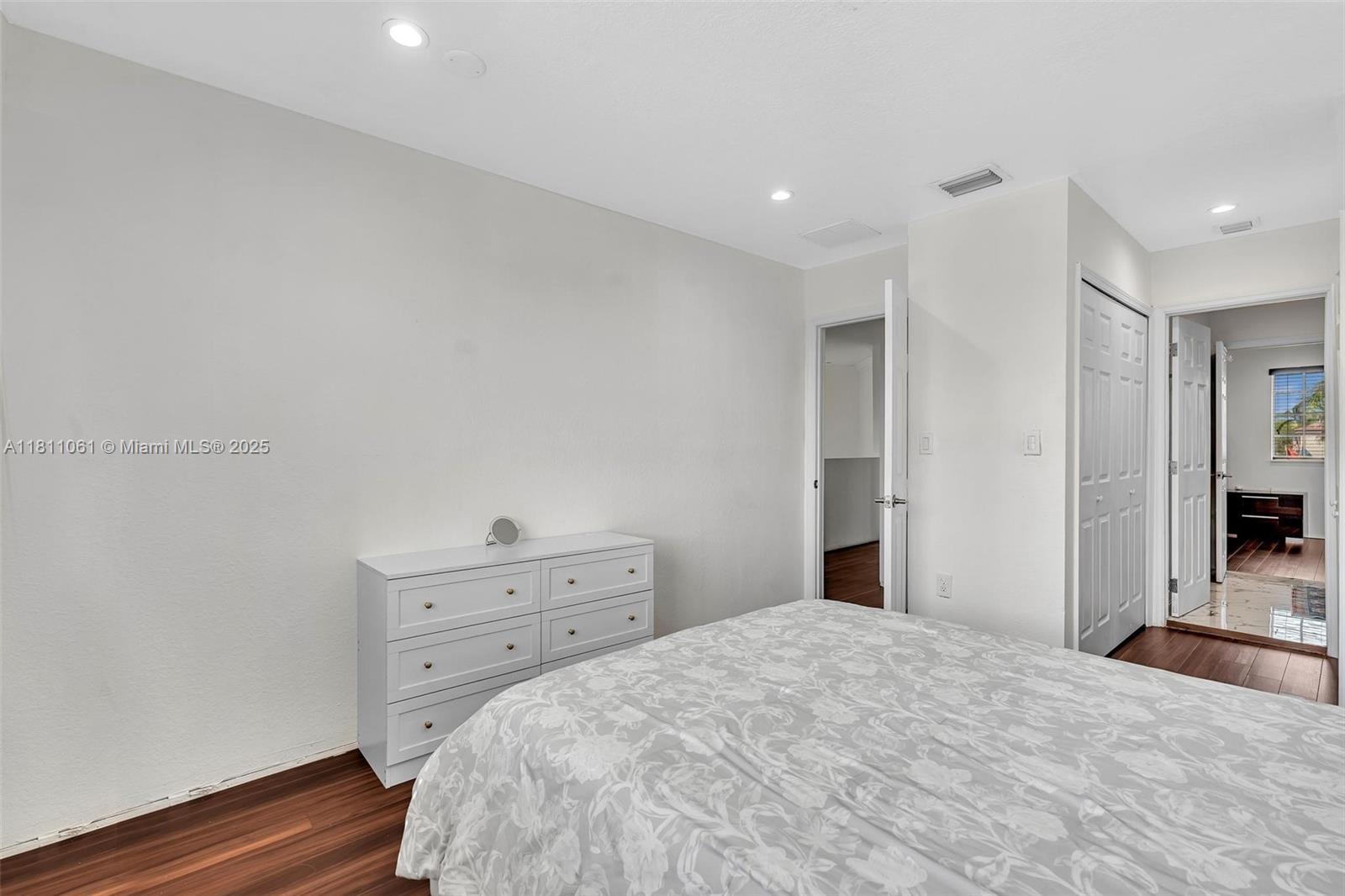 SILVER PALM LAKE - Residential