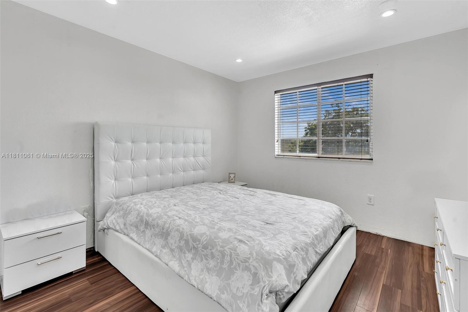 SILVER PALM LAKE - Residential