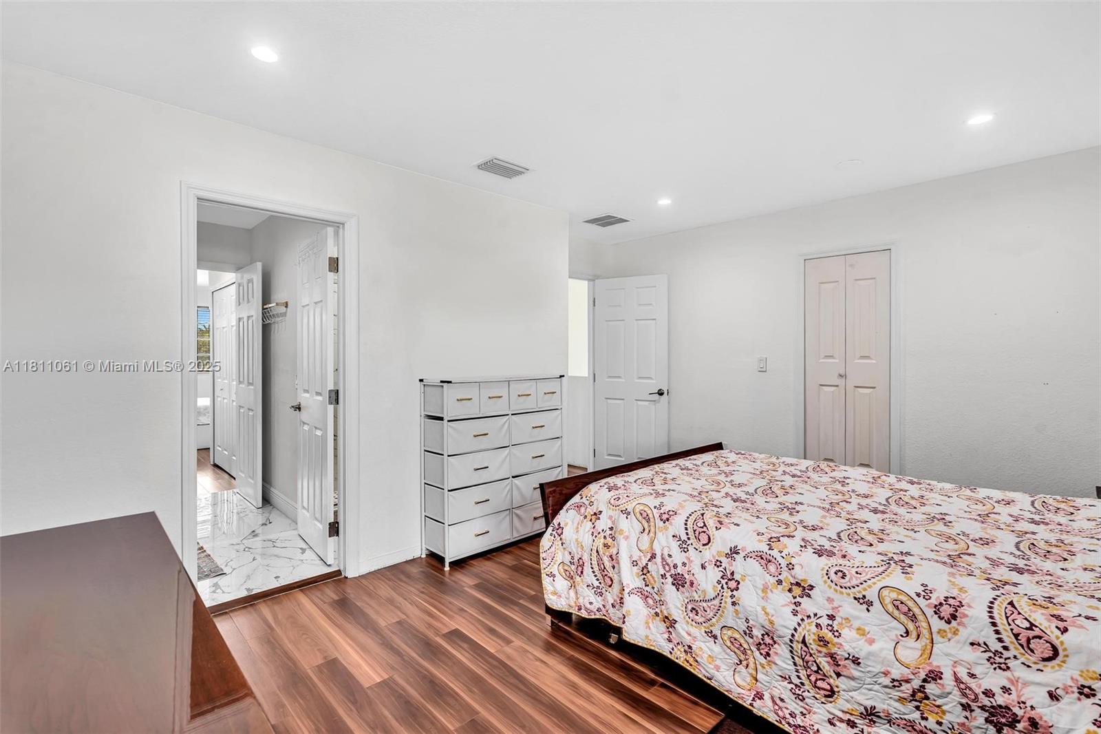 SILVER PALM LAKE - Residential
