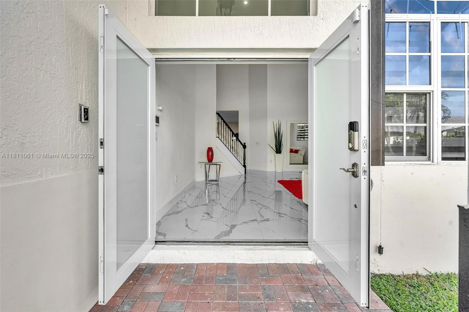 SILVER PALM LAKE - Residential