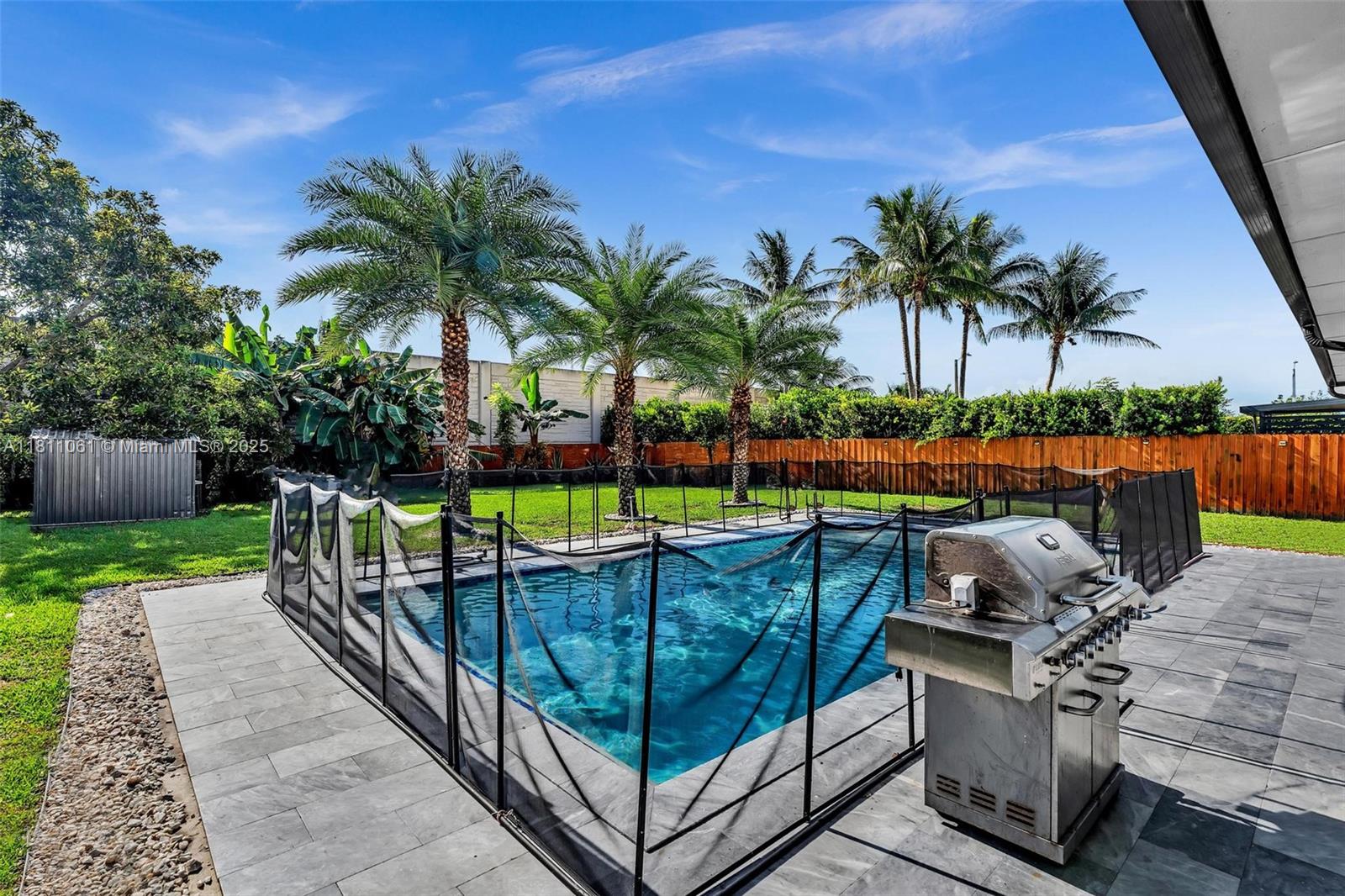 SILVER PALM LAKE - Residential