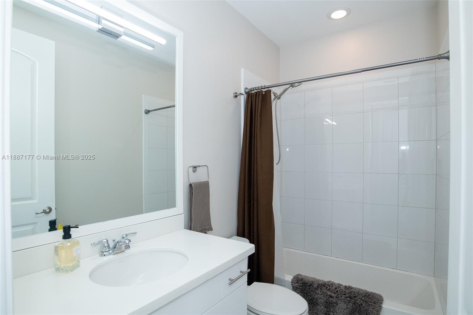 POINTE @ MIDDLE RIVER - Residential