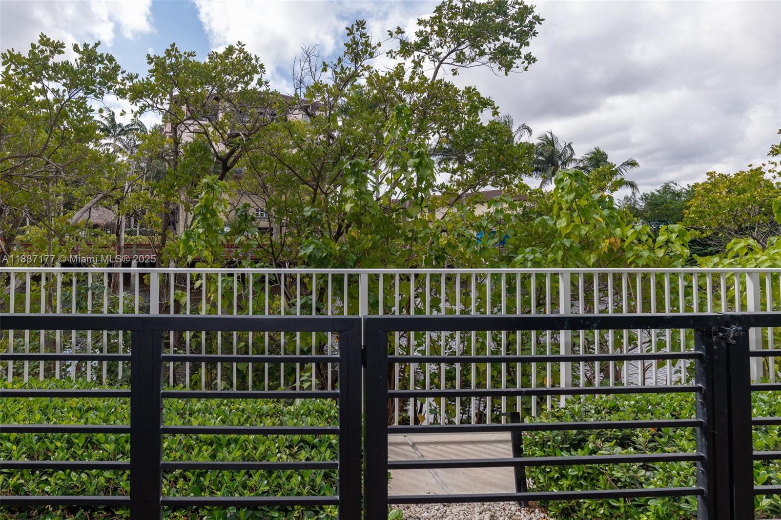 POINTE @ MIDDLE RIVER - Residential