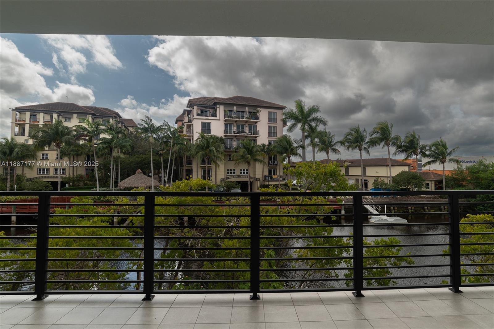 POINTE @ MIDDLE RIVER - Residential