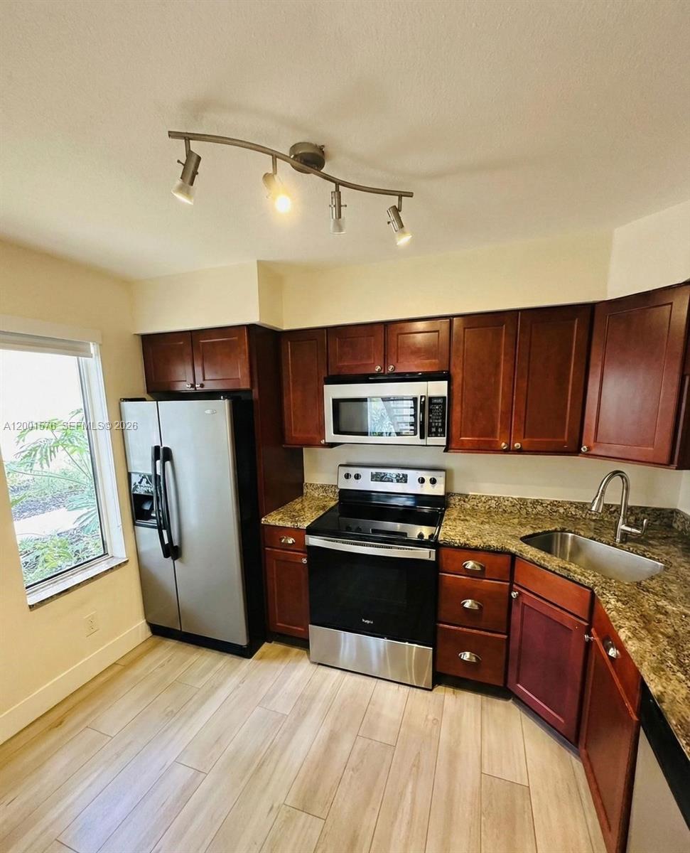 NAPOLI GARDENS AT CORAL S - Residential