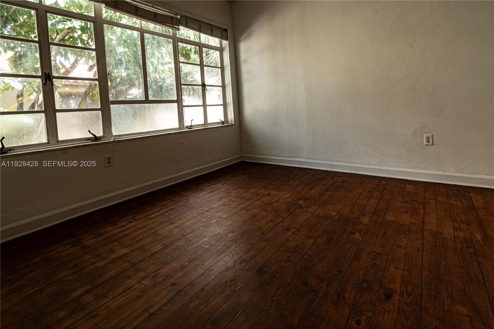 RESIDENCE 1611 CONDO - Residential