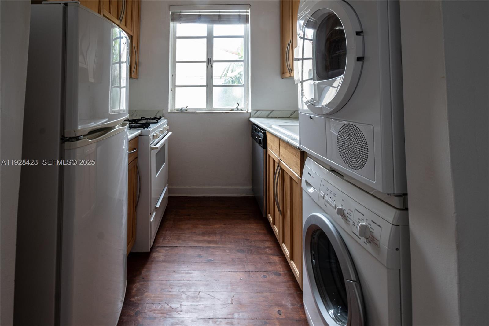 RESIDENCE 1611 CONDO - Residential