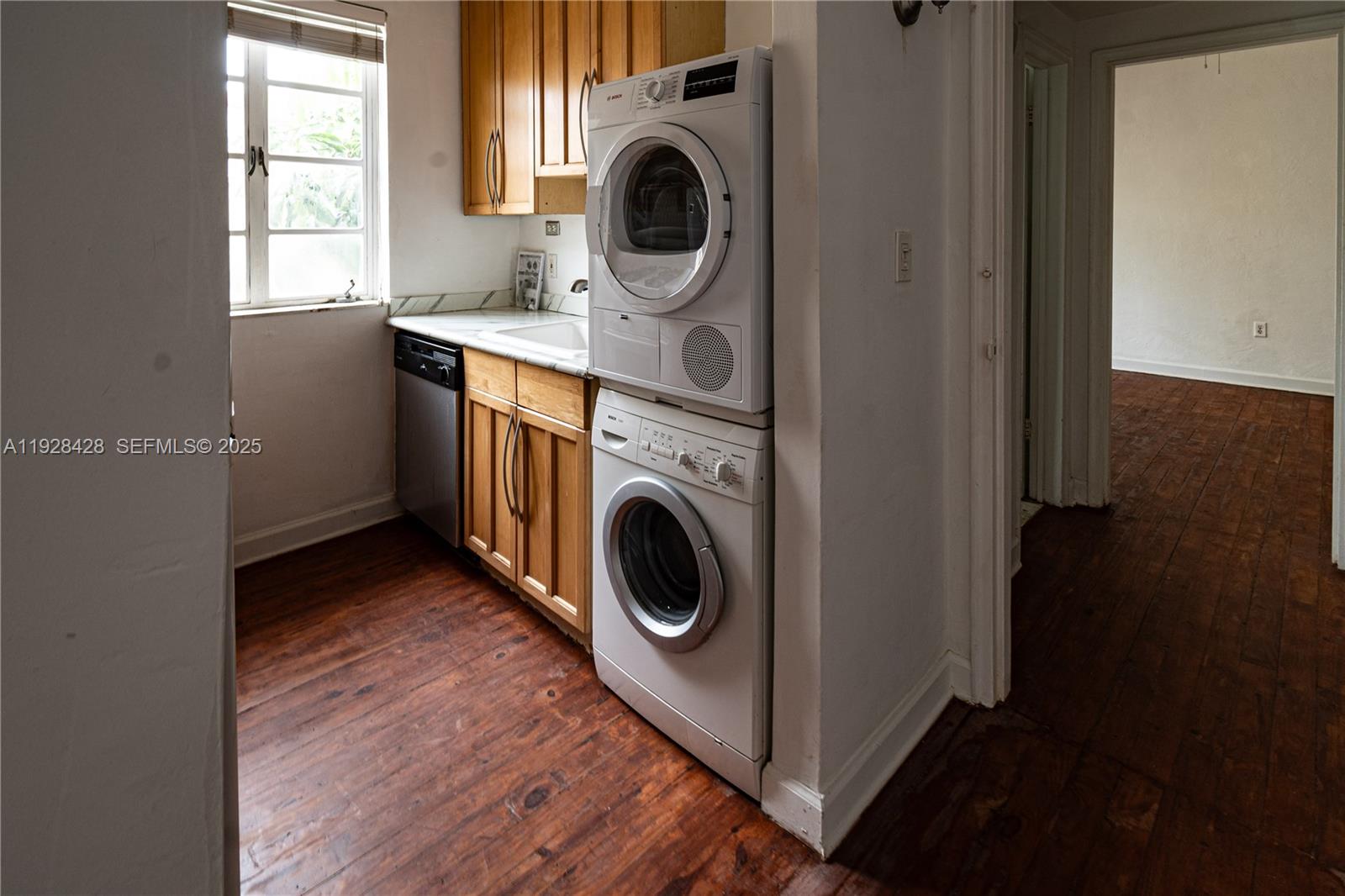 RESIDENCE 1611 CONDO - Residential