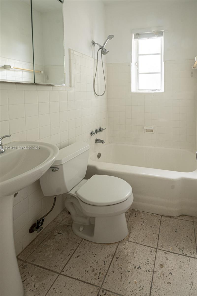 RESIDENCE 1611 CONDO - Residential