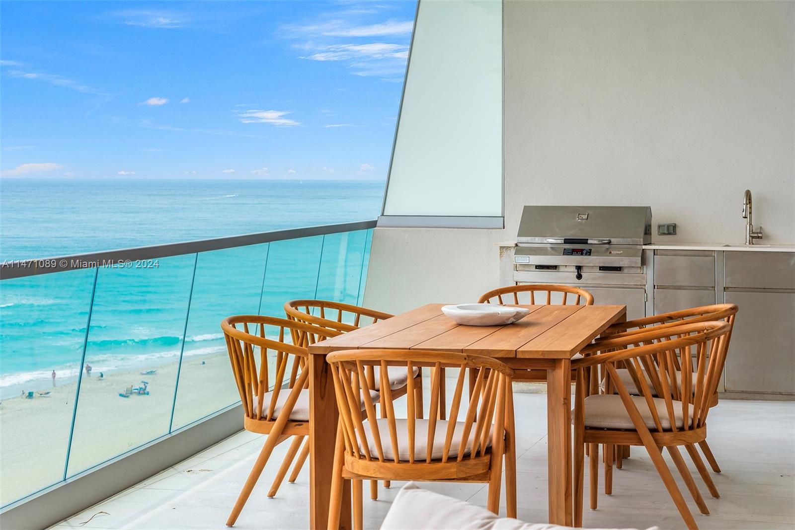 TURNBERRY OCEAN CLUB - Residential