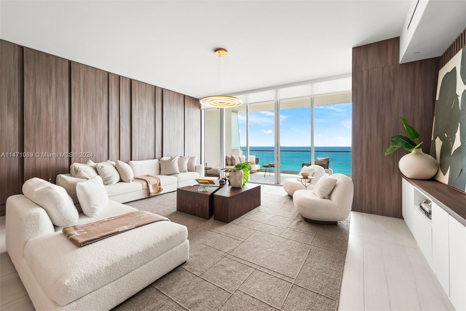 TURNBERRY OCEAN CLUB - Residential