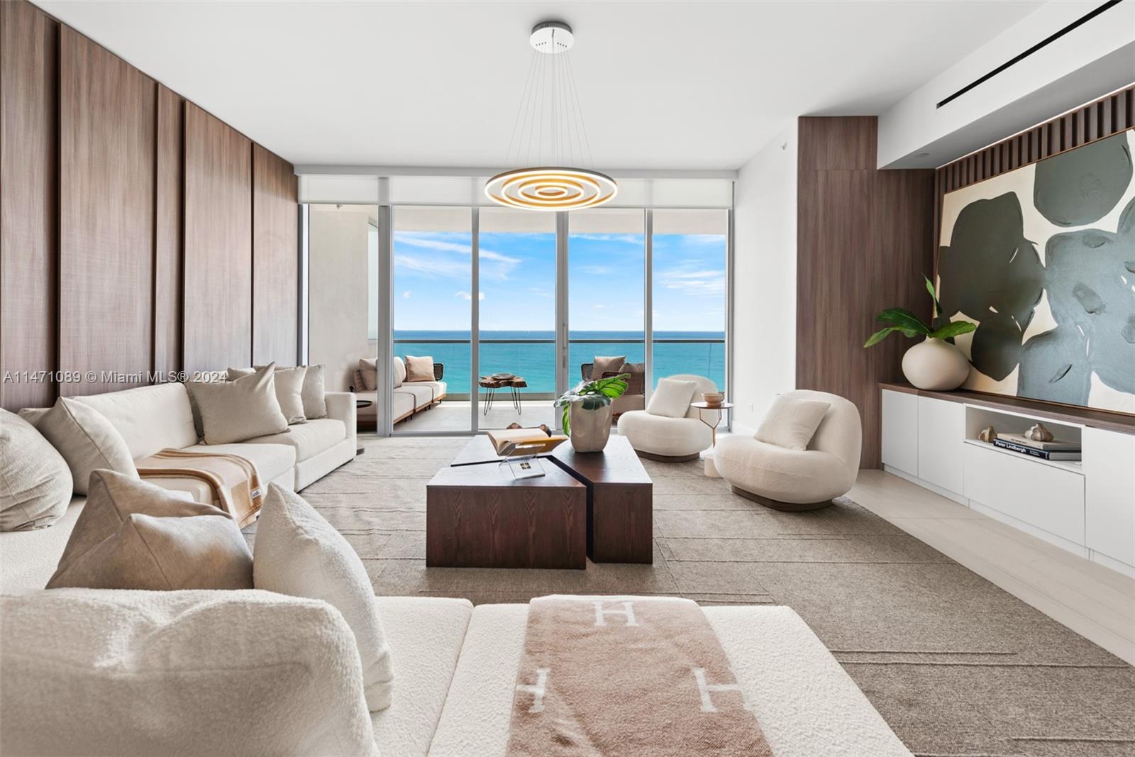 TURNBERRY OCEAN CLUB - Residential