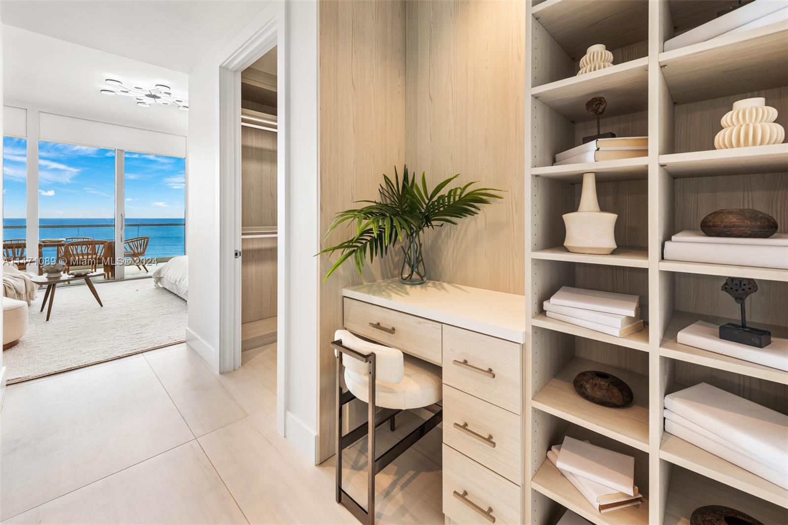 TURNBERRY OCEAN CLUB - Residential