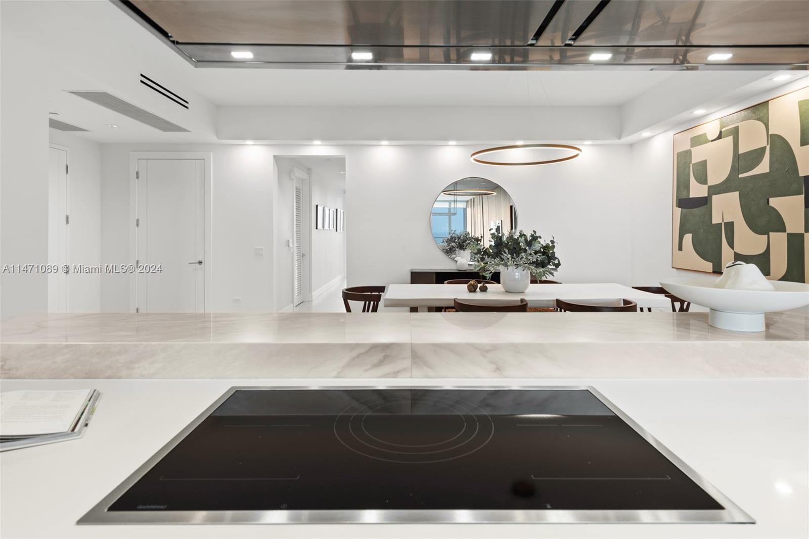 TURNBERRY OCEAN CLUB - Residential