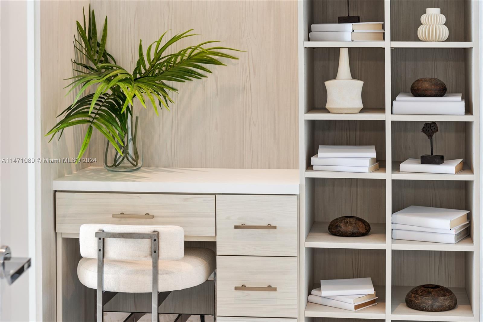 TURNBERRY OCEAN CLUB - Residential