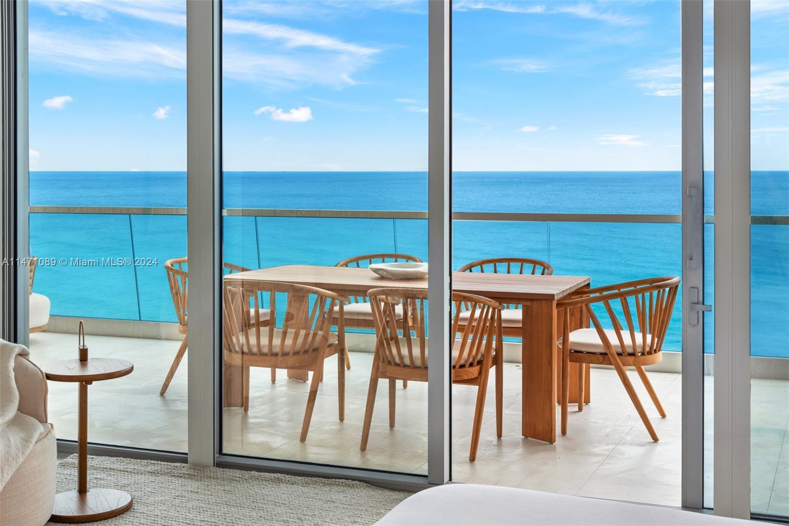 TURNBERRY OCEAN CLUB - Residential