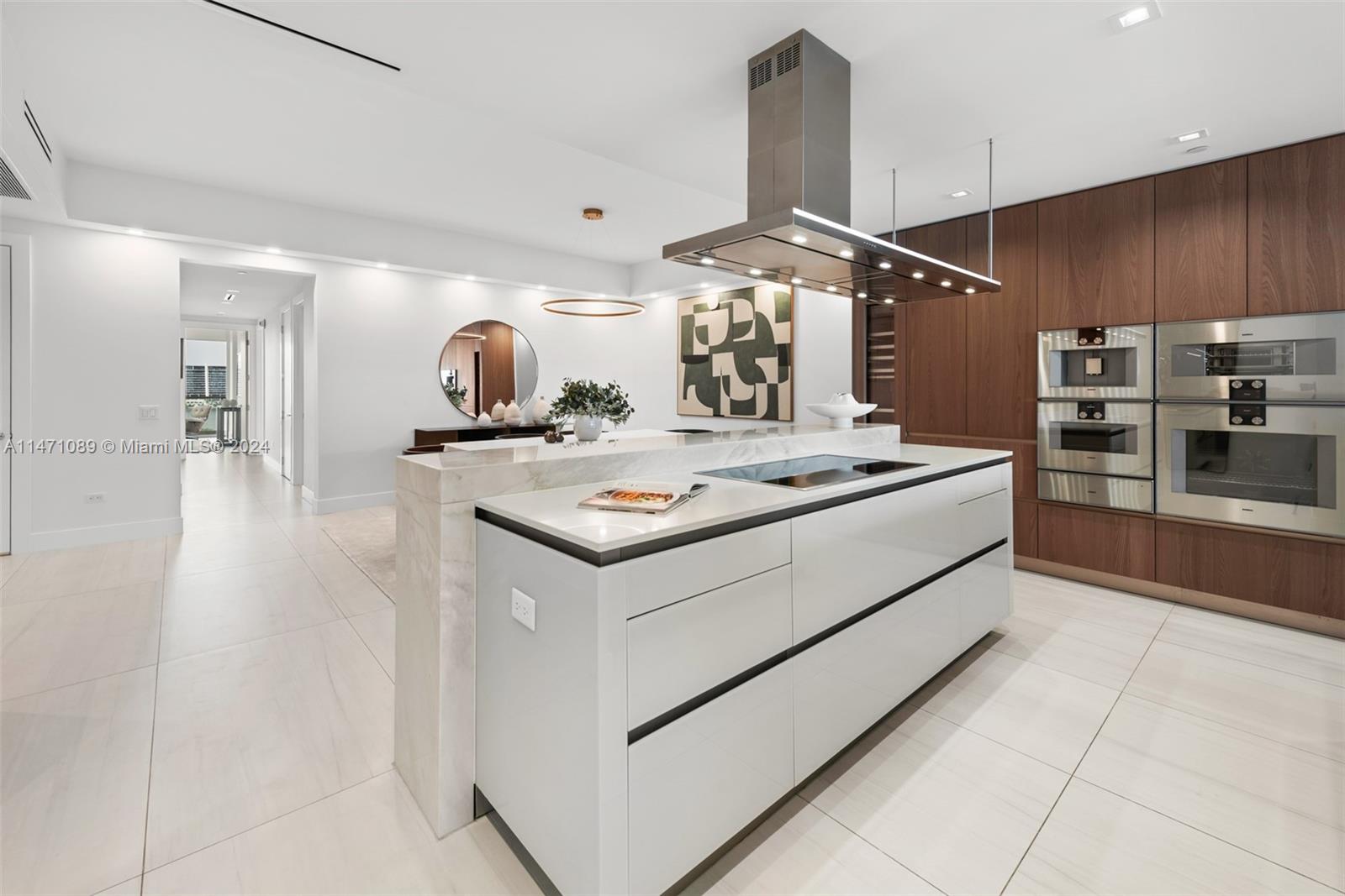 TURNBERRY OCEAN CLUB - Residential