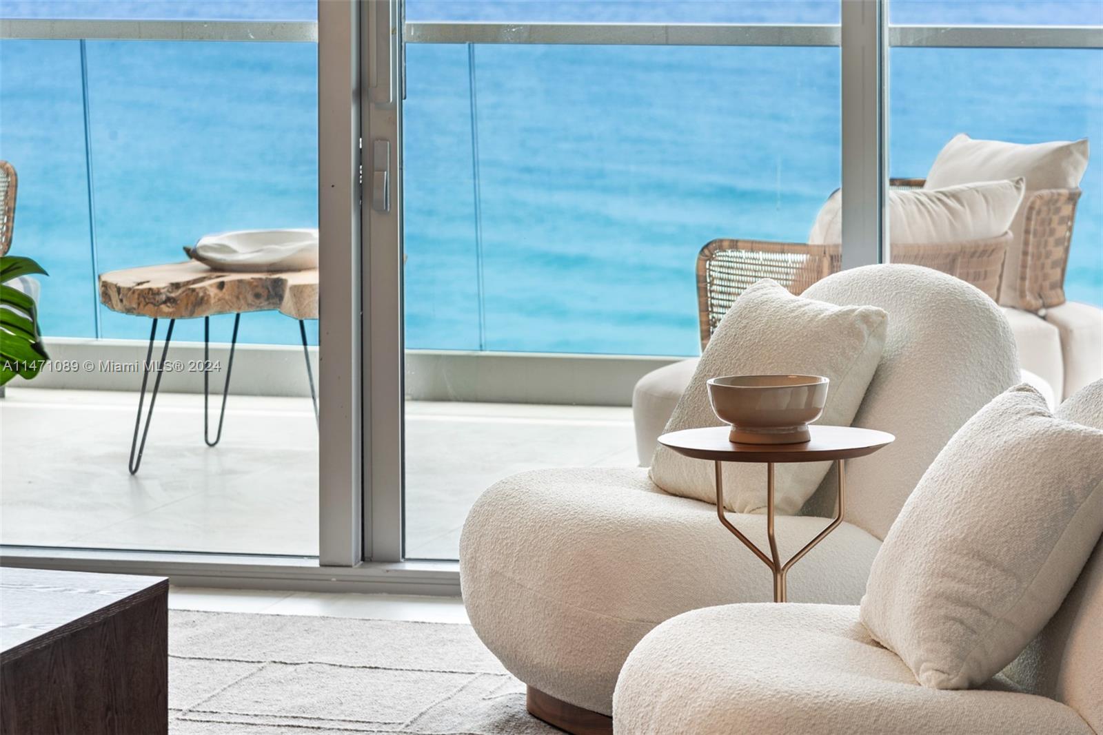 TURNBERRY OCEAN CLUB - Residential