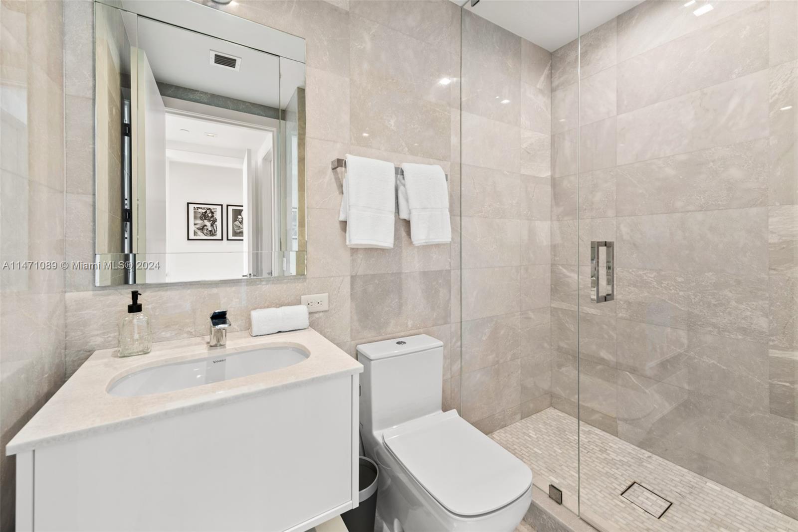 TURNBERRY OCEAN CLUB - Residential