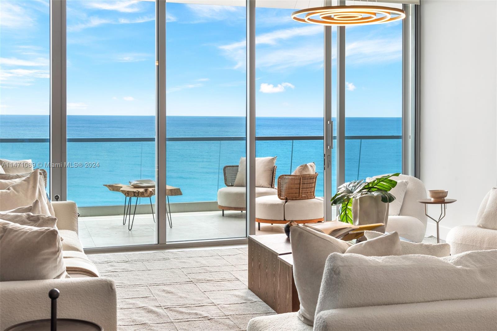 TURNBERRY OCEAN CLUB - Residential