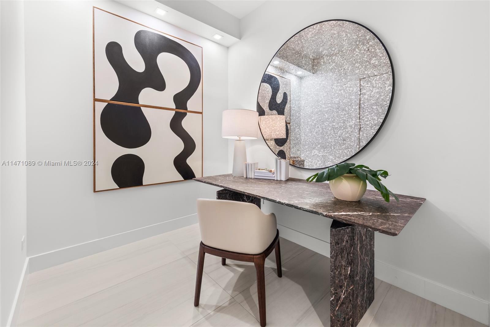 TURNBERRY OCEAN CLUB - Residential