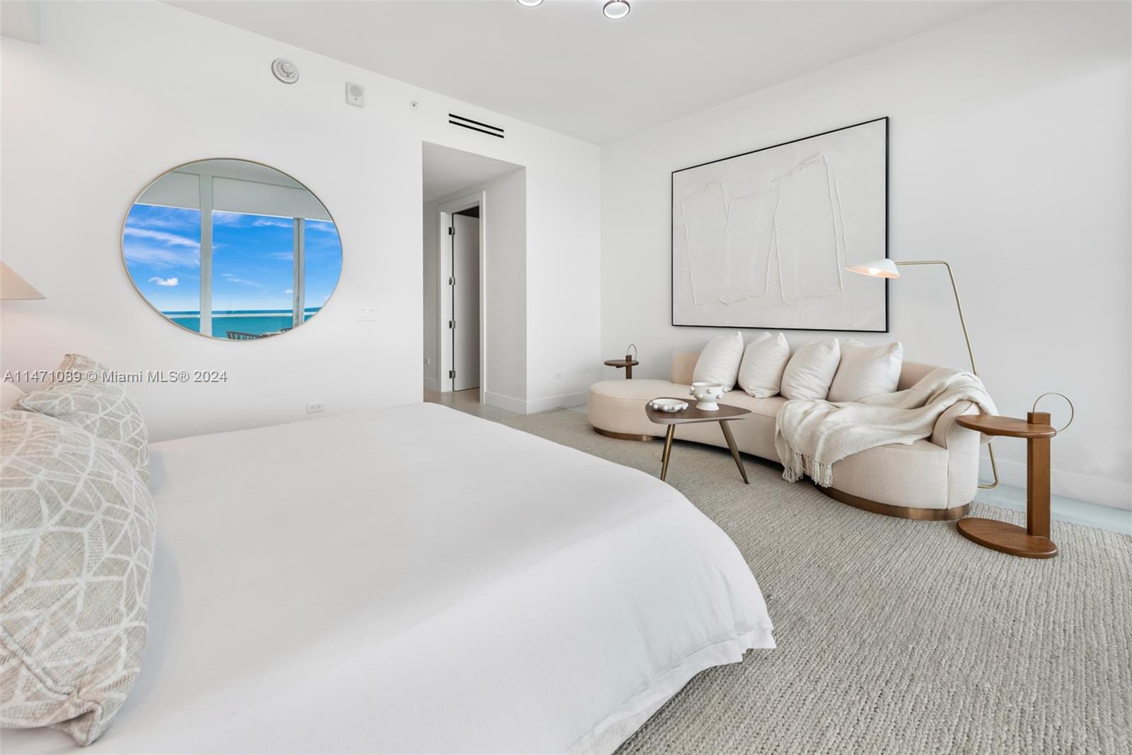 TURNBERRY OCEAN CLUB - Residential