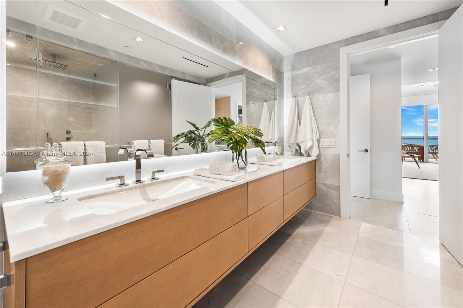 TURNBERRY OCEAN CLUB - Residential