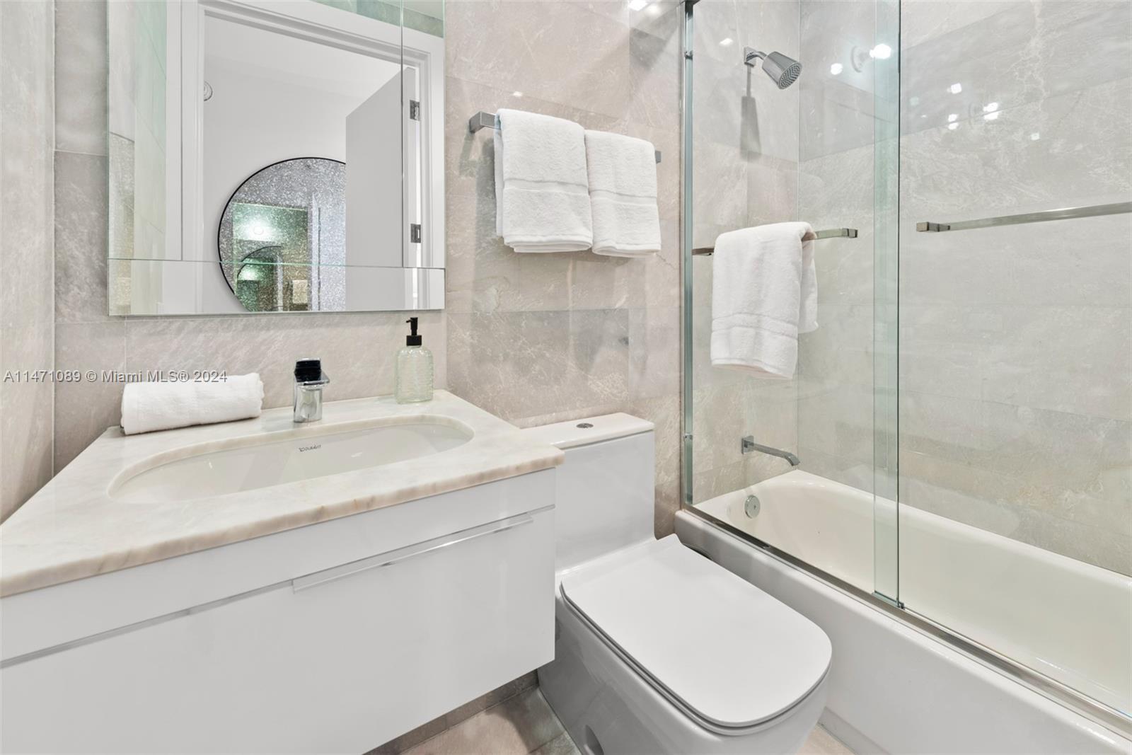 TURNBERRY OCEAN CLUB - Residential