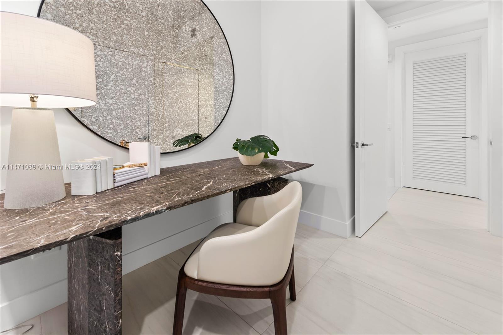 TURNBERRY OCEAN CLUB - Residential