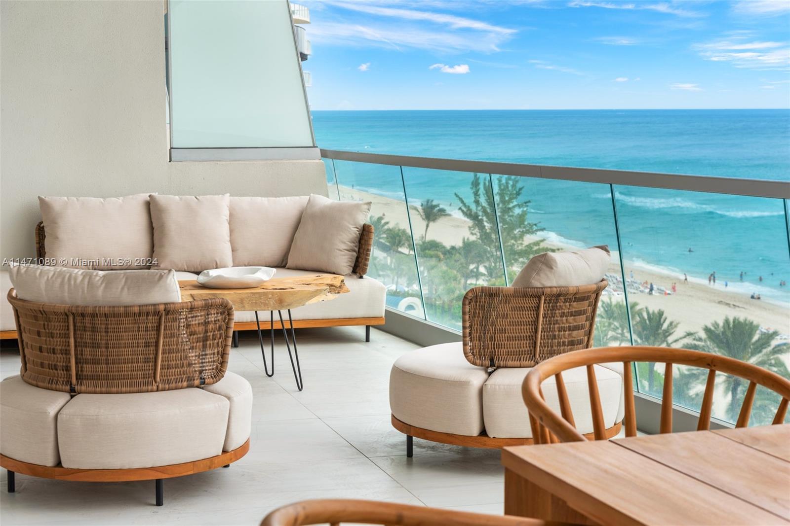 TURNBERRY OCEAN CLUB - Residential