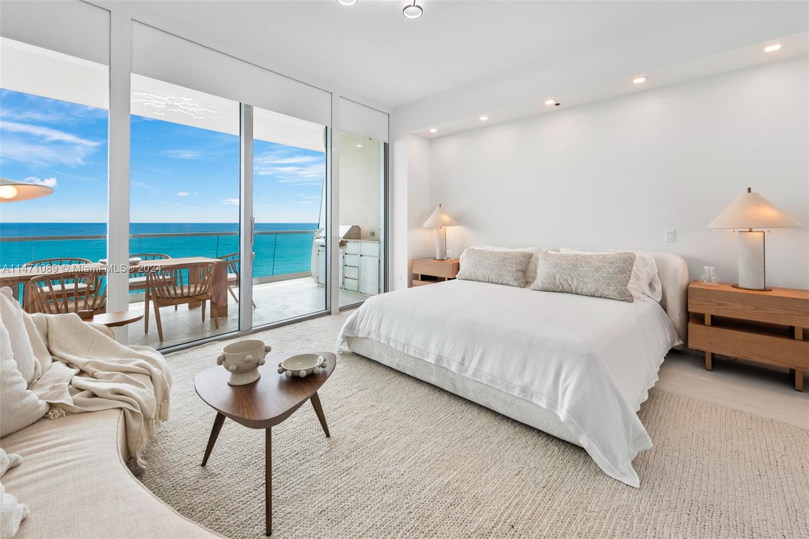 TURNBERRY OCEAN CLUB - Residential