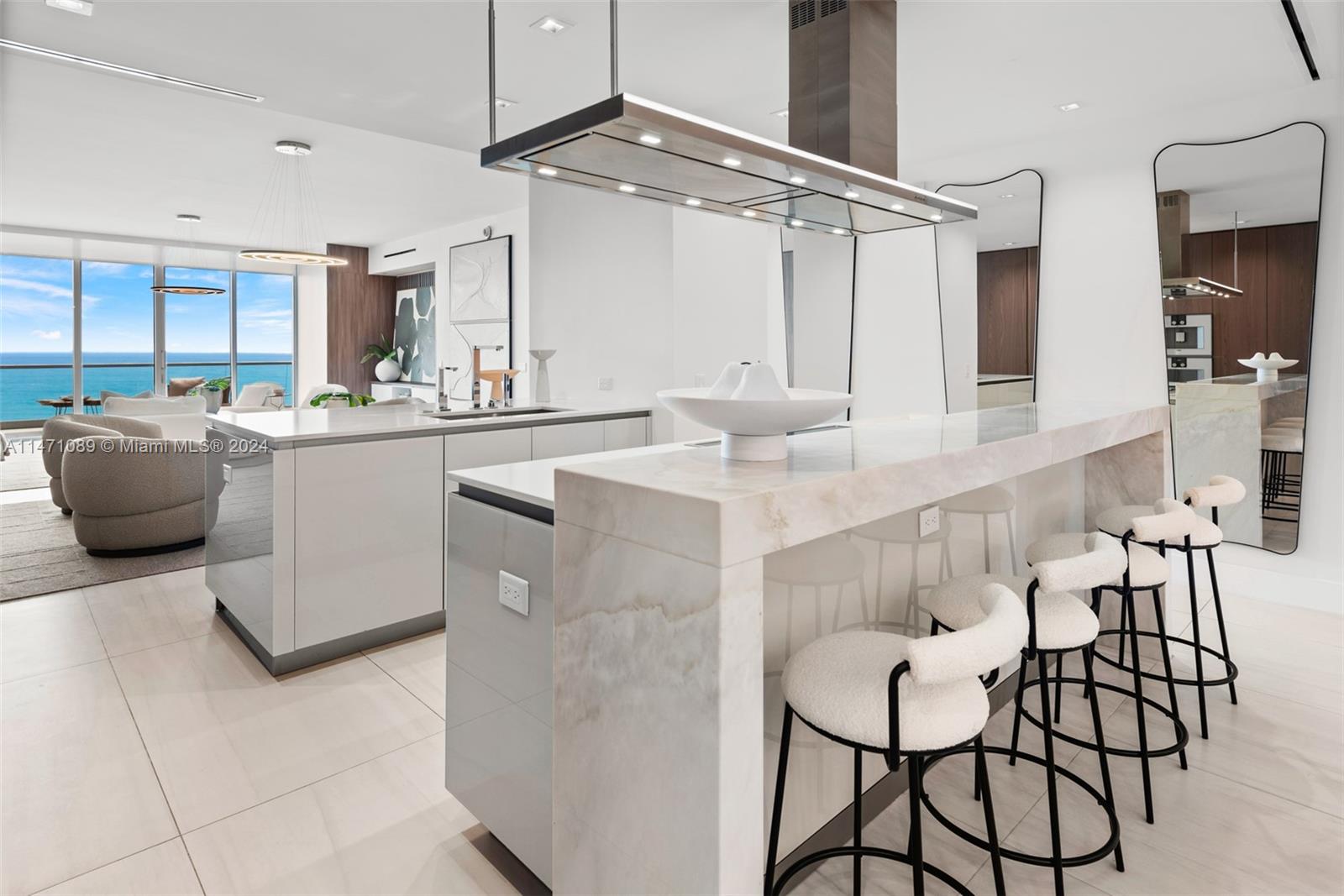 TURNBERRY OCEAN CLUB - Residential