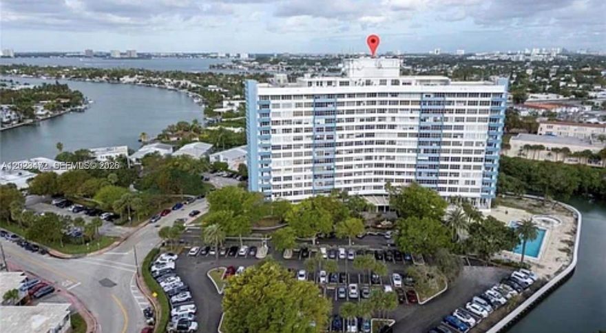 Spacious and rarely available 3-bedroom, 2-bath residence located on the 14th floor with spectacular direct views of the Intracoastal. This unit offers an exceptional layout and is one of the few 3-bedroom apartments available in Miami Beach.
Features impact windows throughout, providing both safety and energy efficiency. The building offers outstanding amenities including one of the largest swimming pools in Miami Beach, a fully equipped fitness center, and package reception services.
Located just two blocks from the beach, residents can enjoy a short 10-minute walk to the ocean. The property is also steps away from the rapidly developing Ocean Terrace area, adding strong future value potential.
Pet-friendly (pets under 40 lbs allowed). A rare and highly desirable feature in Miami Beach: the unit includes two assigned parking space. A unique opportunity combining space, views, location, and convenience in one of Miami Beach’s most desirable areas.