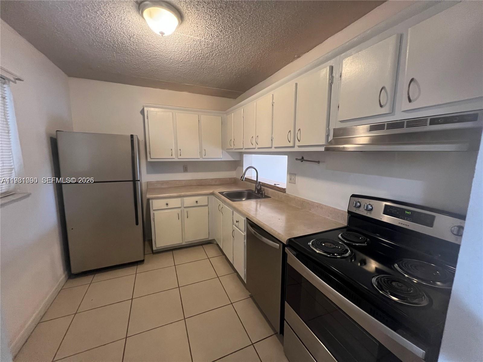 HORIZONS WEST CONDO #3 - Residential Lease