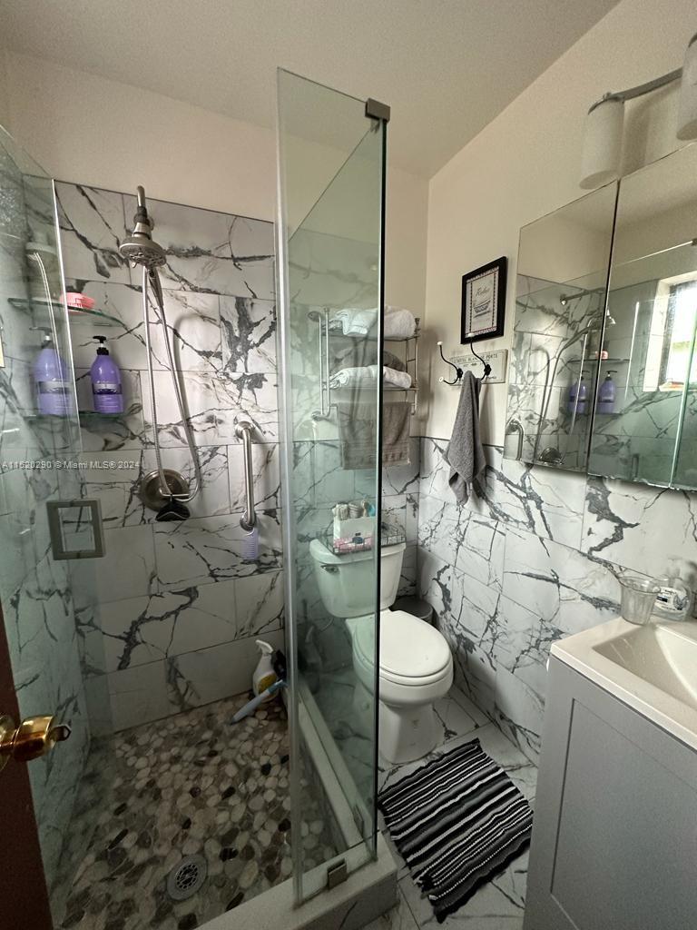 BISCAYNE SHORES UNIT 4 - Residential