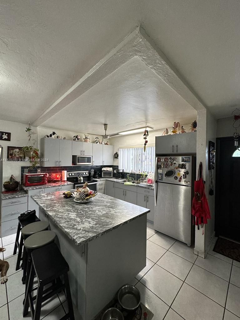 BISCAYNE SHORES UNIT 4 - Residential