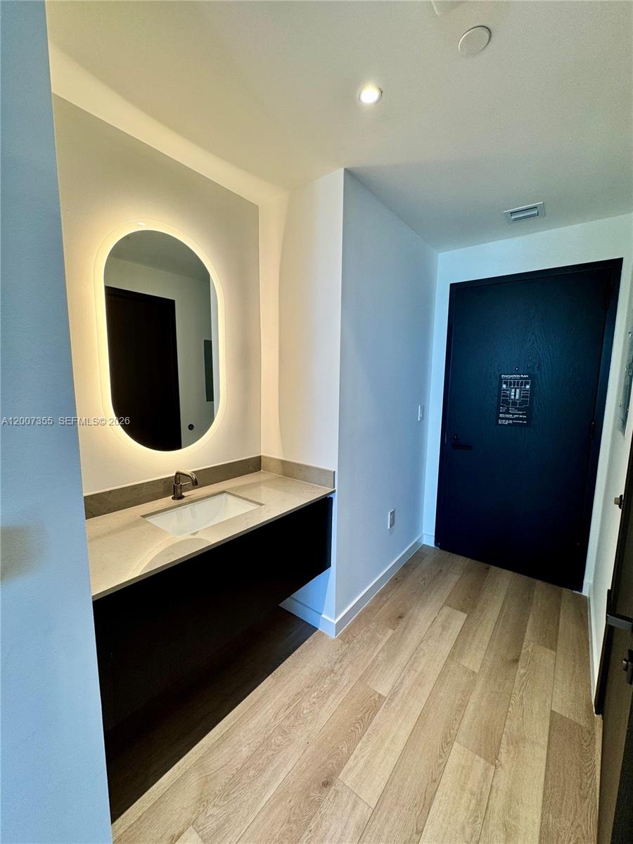 20 NE 11th St 3012A